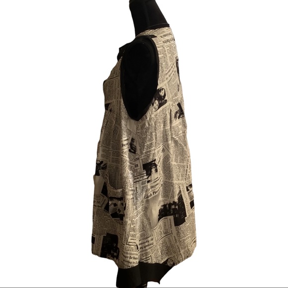 🗞 I.C. By Connie K Newspaper Print Black & White Tunic Top Size: Medium - Picture 3 of 7